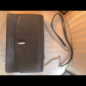 Marc Jacobs Gray Leather Shoulder Bag.